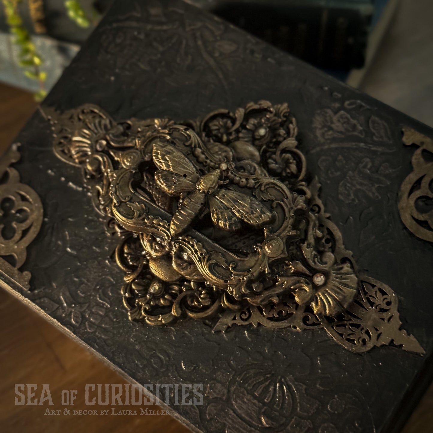 Gothic & Baroque Moth Ornamental Trinket Box for Jewellery & Keepsakes
