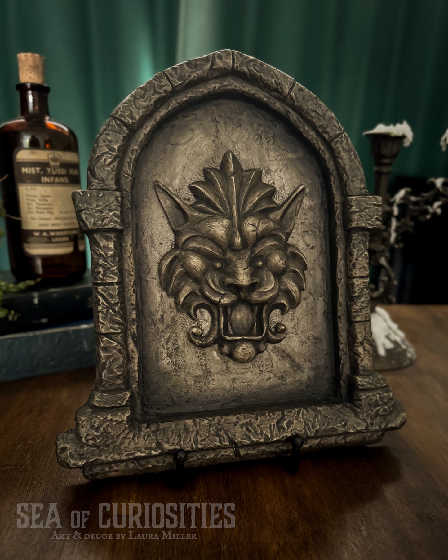 Gothic Stone Arch Window Wall Art – Medieval Lion Head Sculpture - Grey Stone