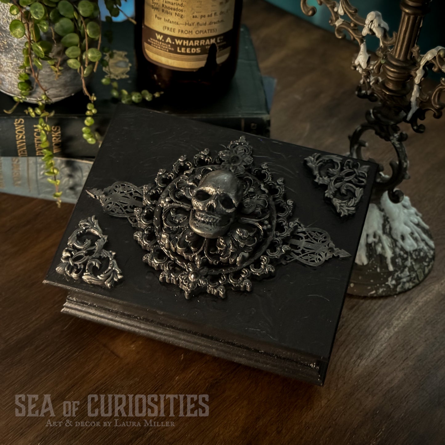 Gothic & Baroque Skull Ornamental Trinket Box for Jewellery & Keepsakes