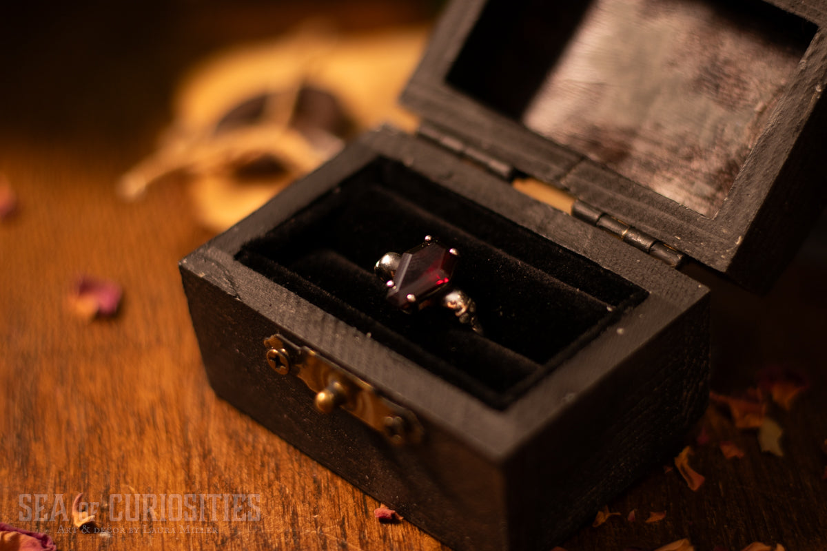 Be still my heart - Gothic Small Ring Box